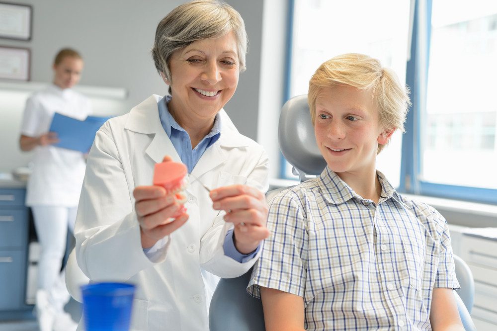 3 Long-Term Benefits of Wearing a Retainer