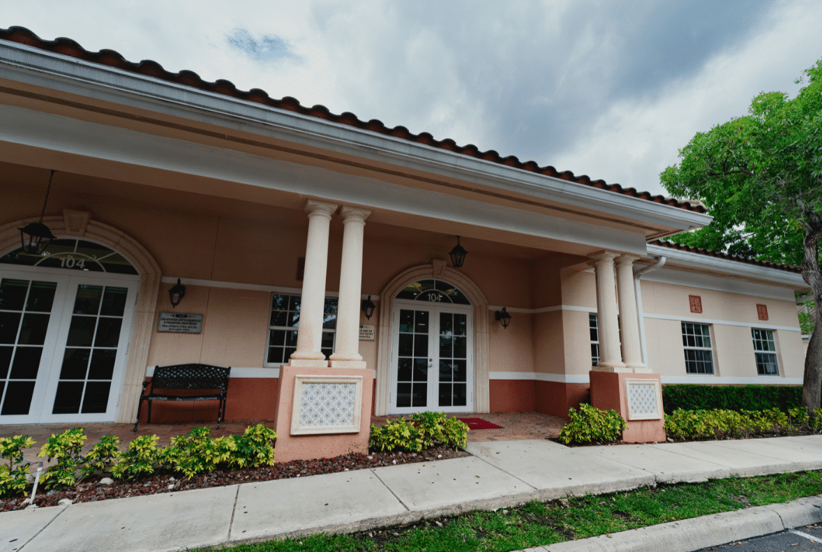 Jacaranda Smiles Plantation office, the pediatric dentist Fort Lauderdale FL families visit